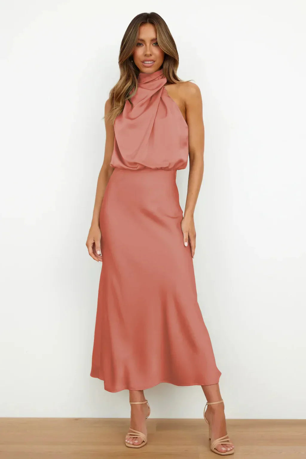 Rochelle | Feminines Satin-Kleid mit Neckholder-Ausschnitt