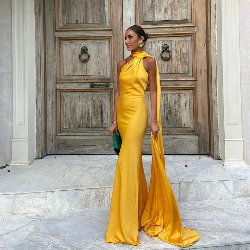 Milani | Zeitloses Maxikleid mit fließendem Umhang