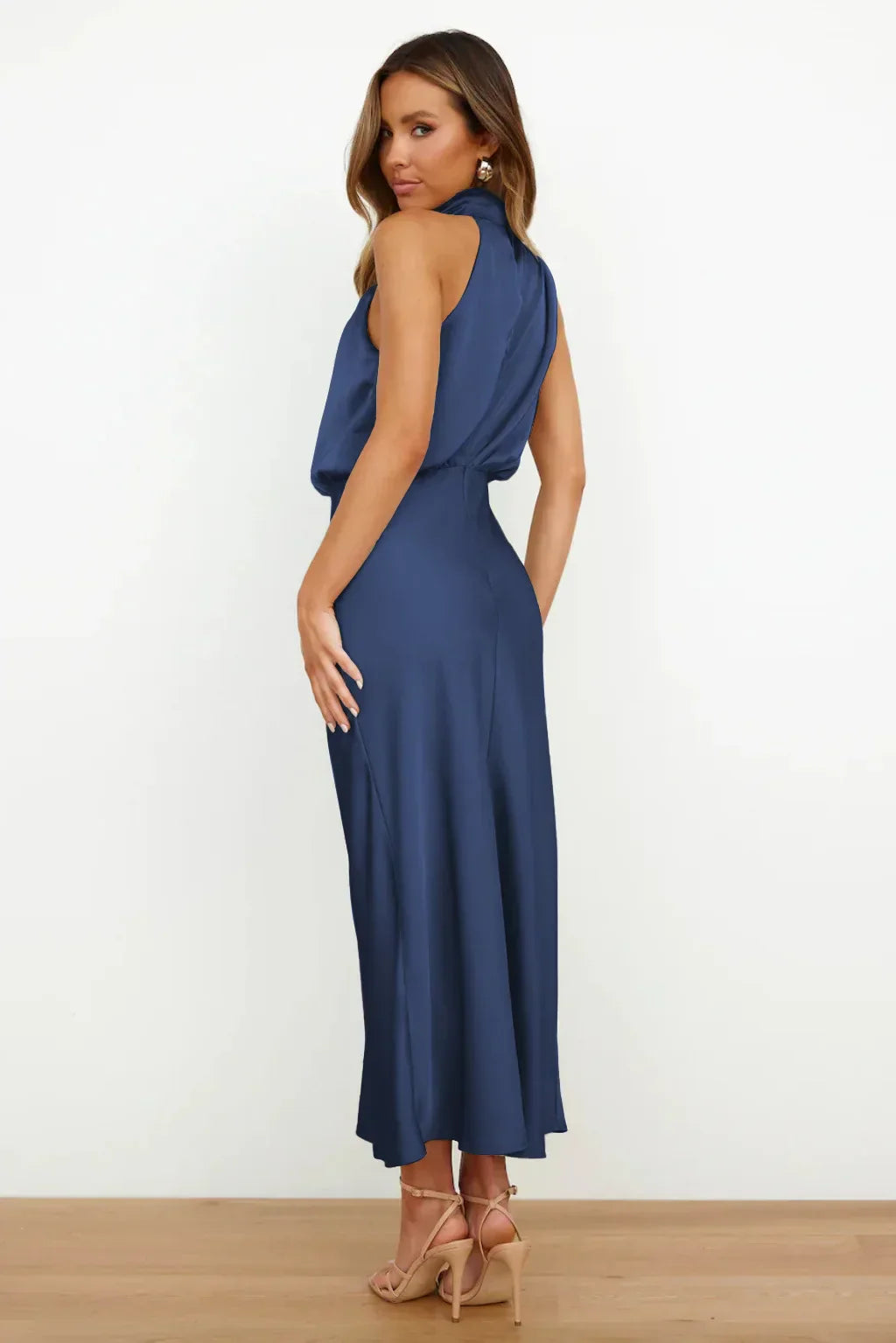 Rochelle | Feminines Satin-Kleid mit Neckholder-Ausschnitt