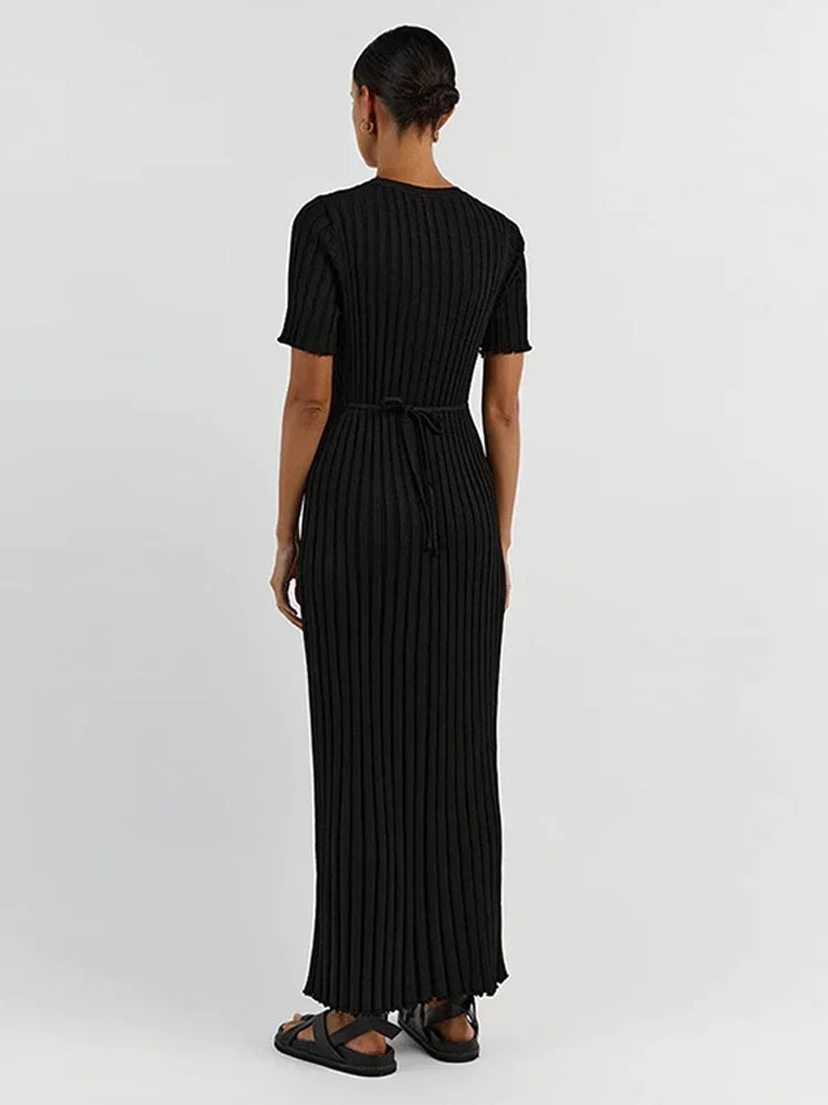 Anastasia | Geripptes Strick-Maxikleid