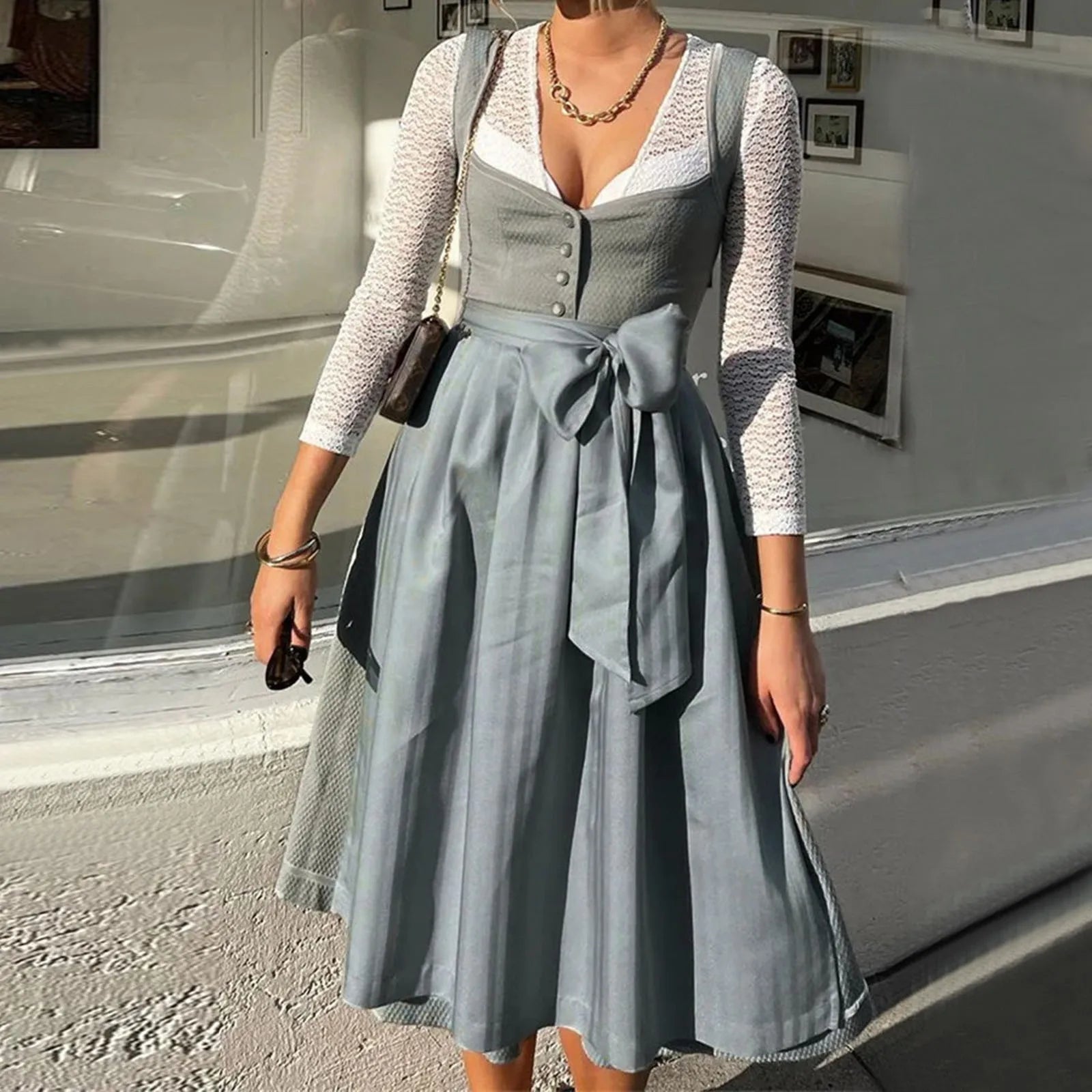 Langärmliges Oktoberfest-Dirndl mit Schleife