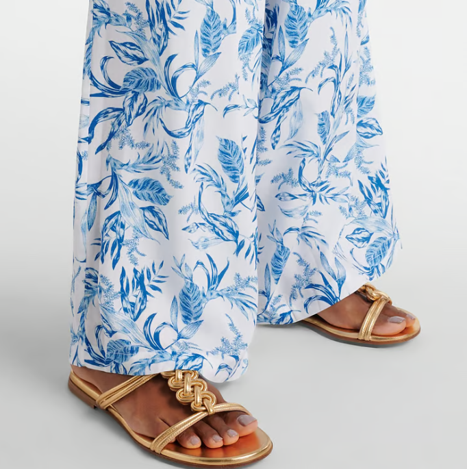 Rora | Set aus Kleid, Jumpsuit, Badeanzug und Rock mit passendem Druck