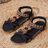 Kaiya | Bestickte flache Sandalen mit böhmischen Perlen