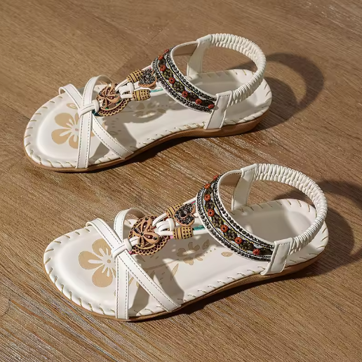 Kaiya | Bestickte flache Sandalen mit böhmischen Perlen
