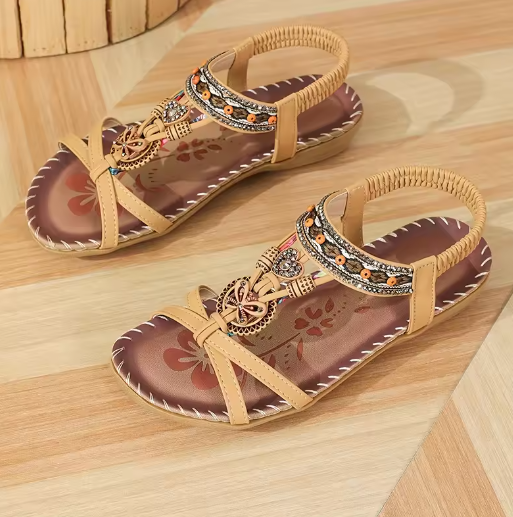 Kaiya | Bestickte flache Sandalen mit böhmischen Perlen