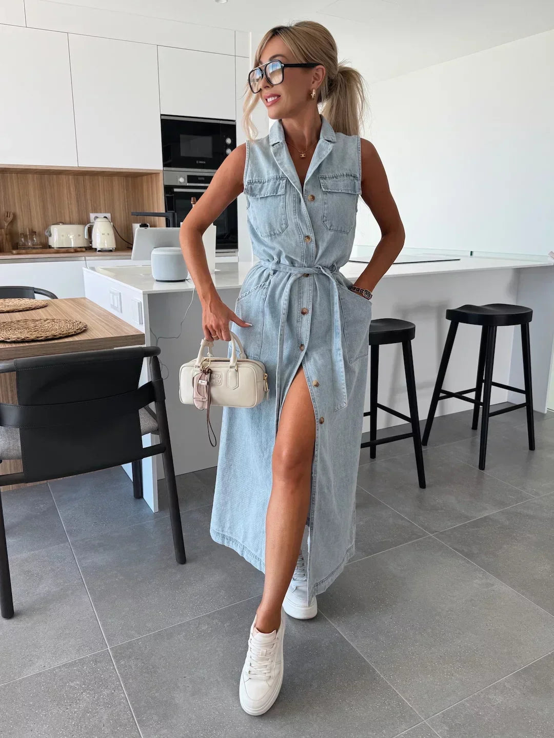 Isbel | Ärmelloses Kleid mit Bindegürtel aus Denim