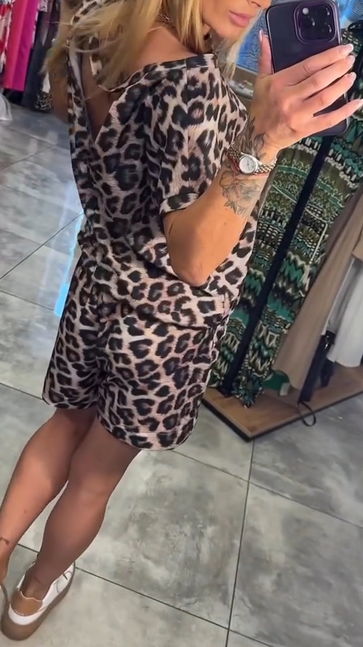 Damski top z nadrukiem w panterkę i szortami w stylu casual