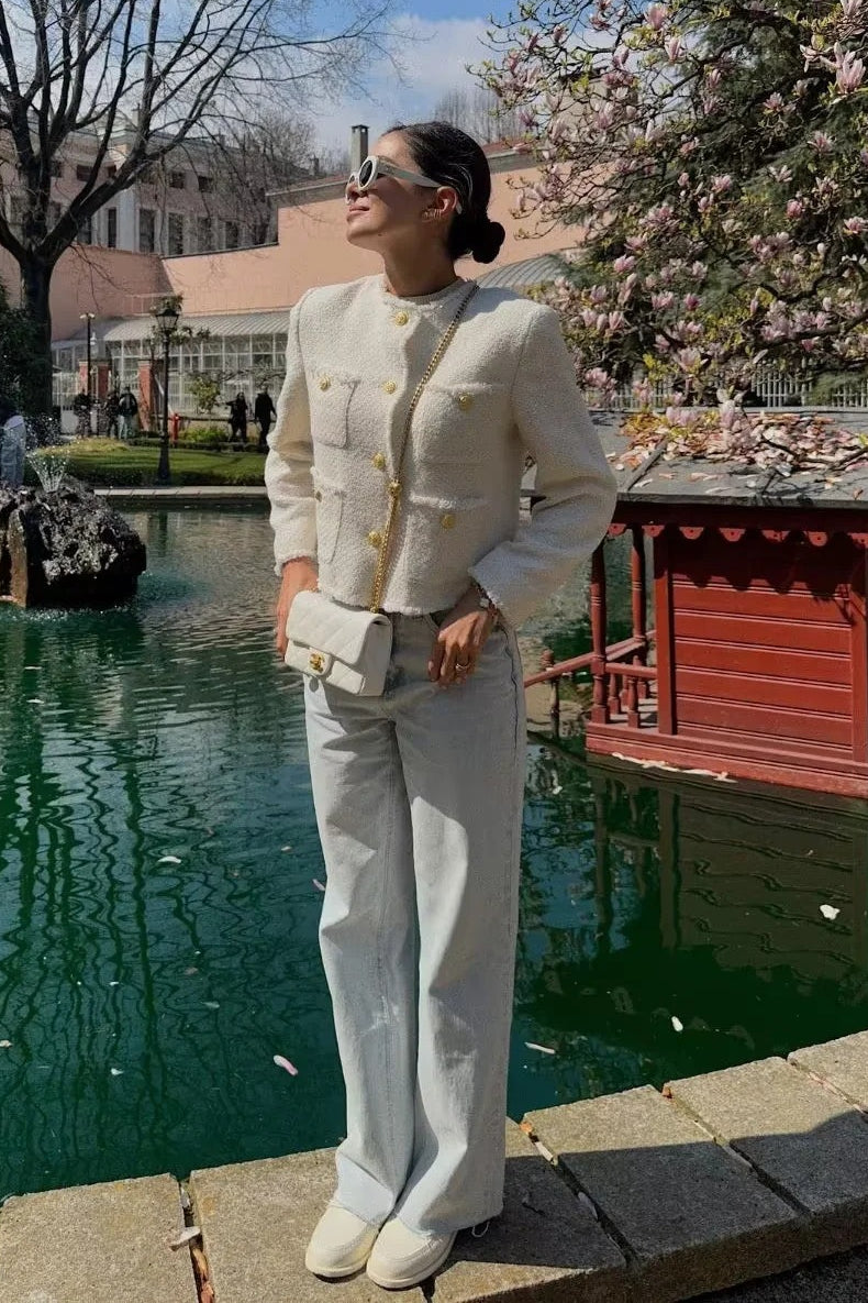 Clarila | Kurze Bouclé-Jacke mit Kristallknöpfen