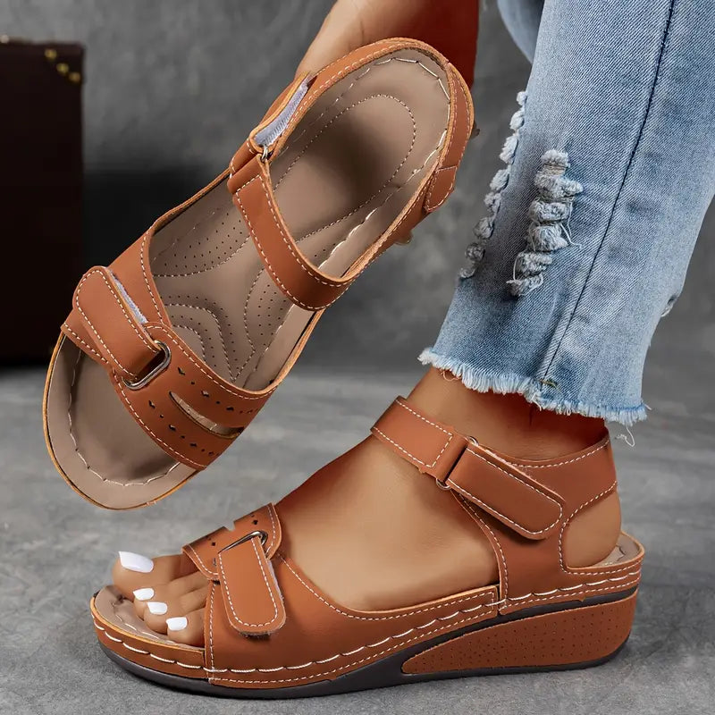 Sage | stilvolle orthopädische Sandalen mit komfortablem Keilabsatz