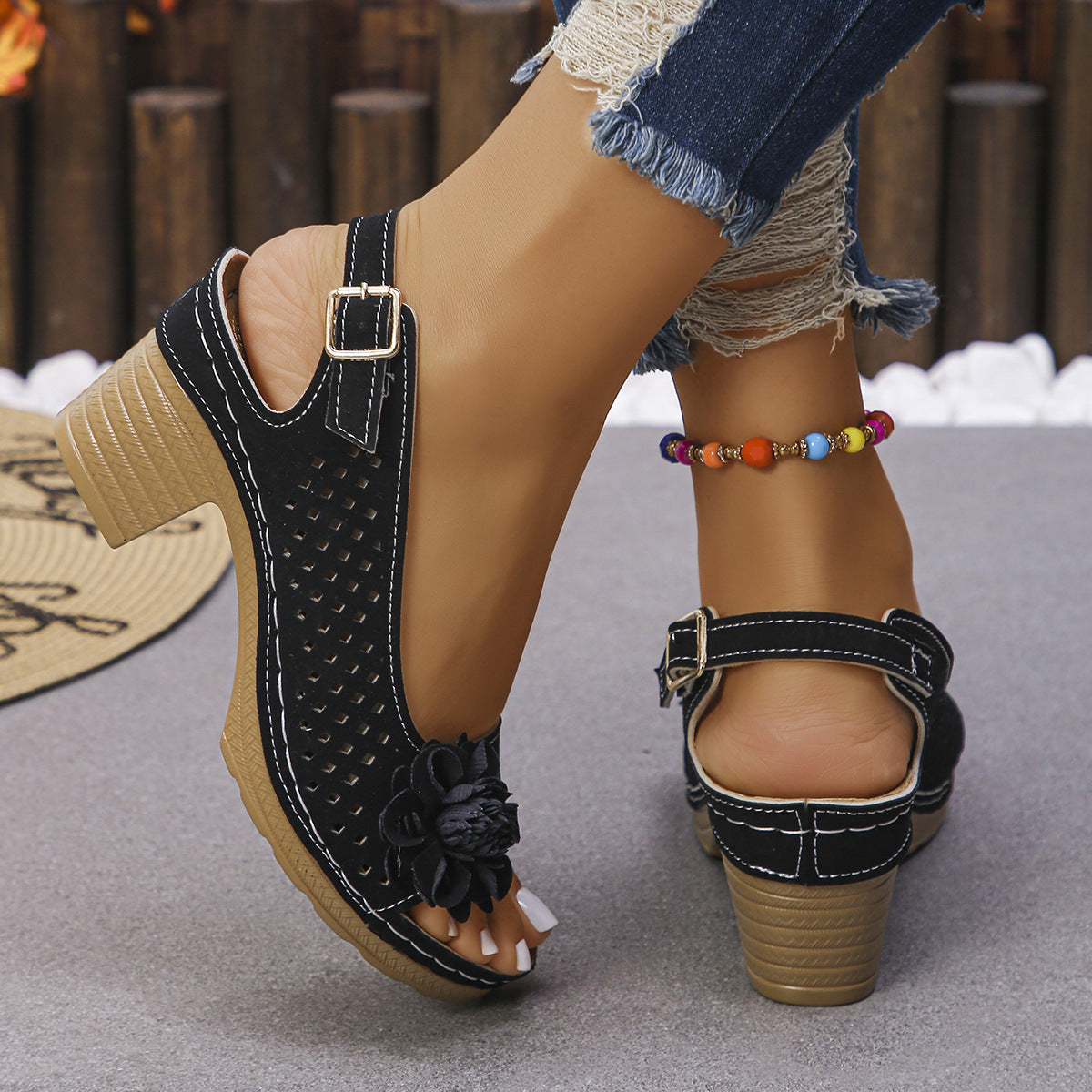 Giona | Schicke florale Keilsandalen