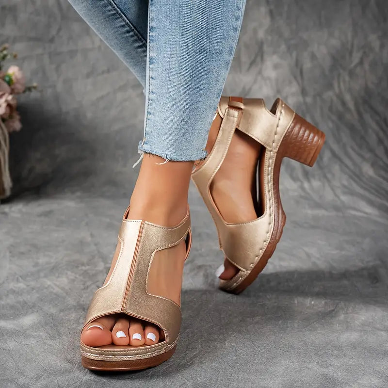 Zinia | Elegante T-Strap-Keilsandalen mit Schnalle