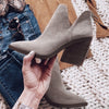Bada | Wildlederstiefel mit Absatz und spitzer Zehe