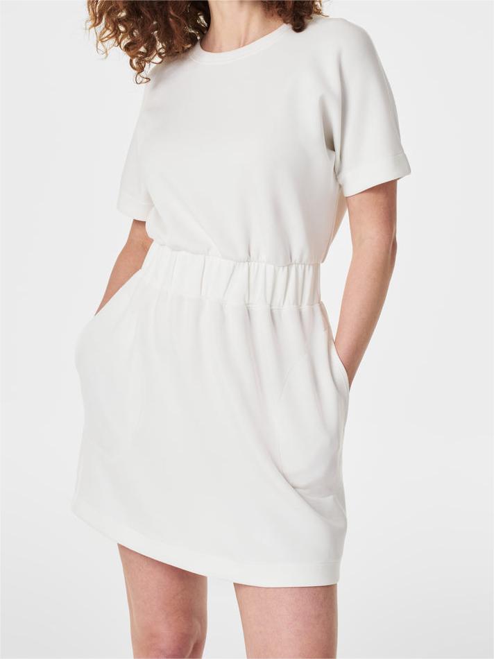 Luźna sukienka typu t-shirt z elastyczną talią👗