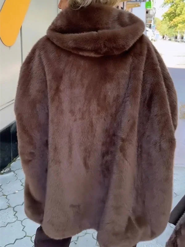 Relina | Gestreifter Plüschmantel mit Kapuze