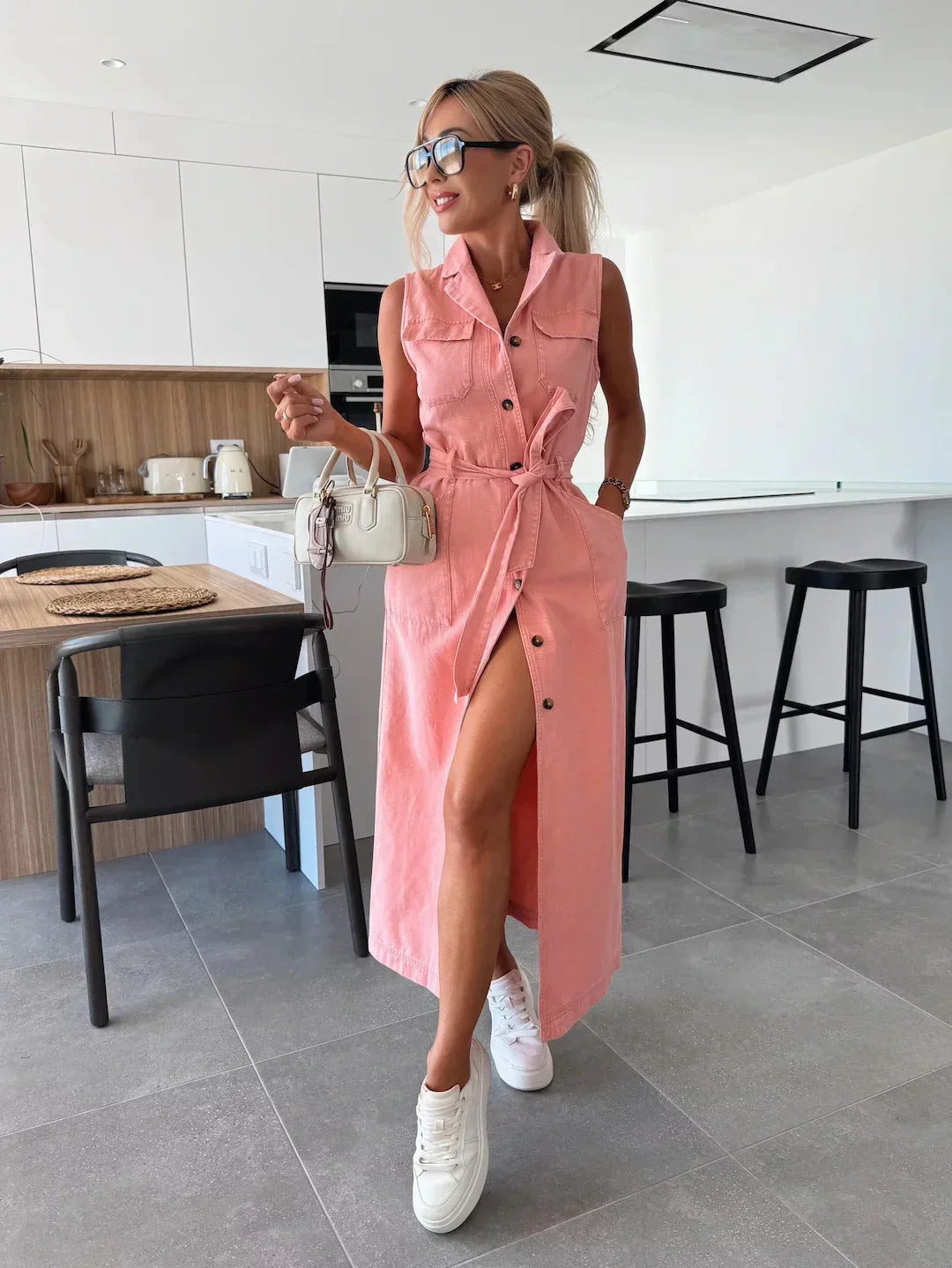Isbel | Ärmelloses Kleid mit Bindegürtel aus Denim