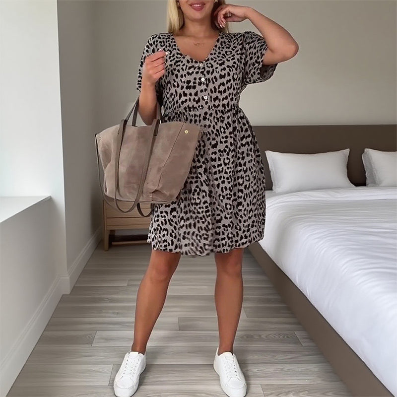 Wilma | modisches Damenkleid mit auffälligem Leopardenprint und V-Ausschnitt