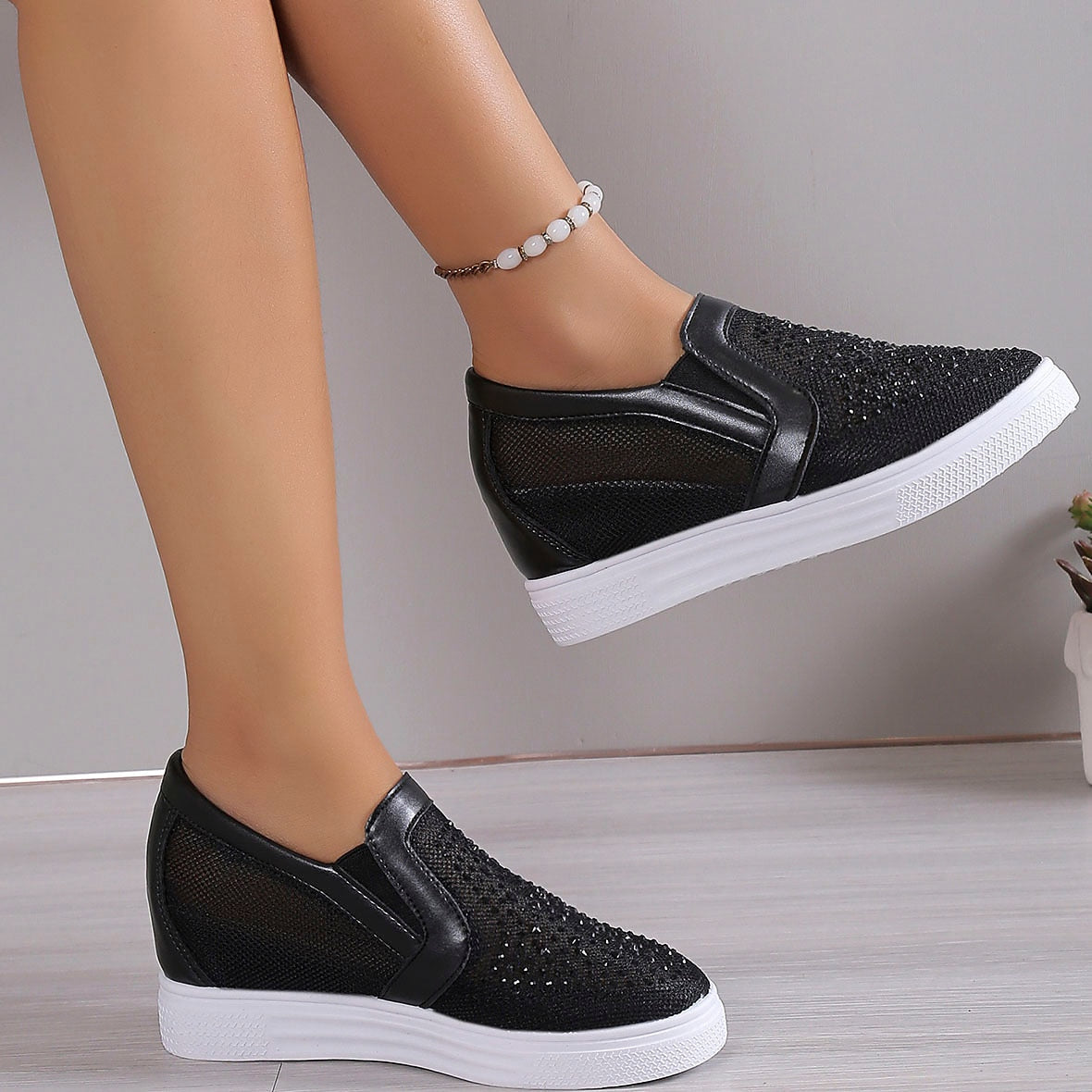 Cleofee | Glamouröse Sportschuhe mit Kristallbesatz