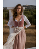 Stilvolles Oktoberfest-Dirndl mit eckigem Ausschnitt