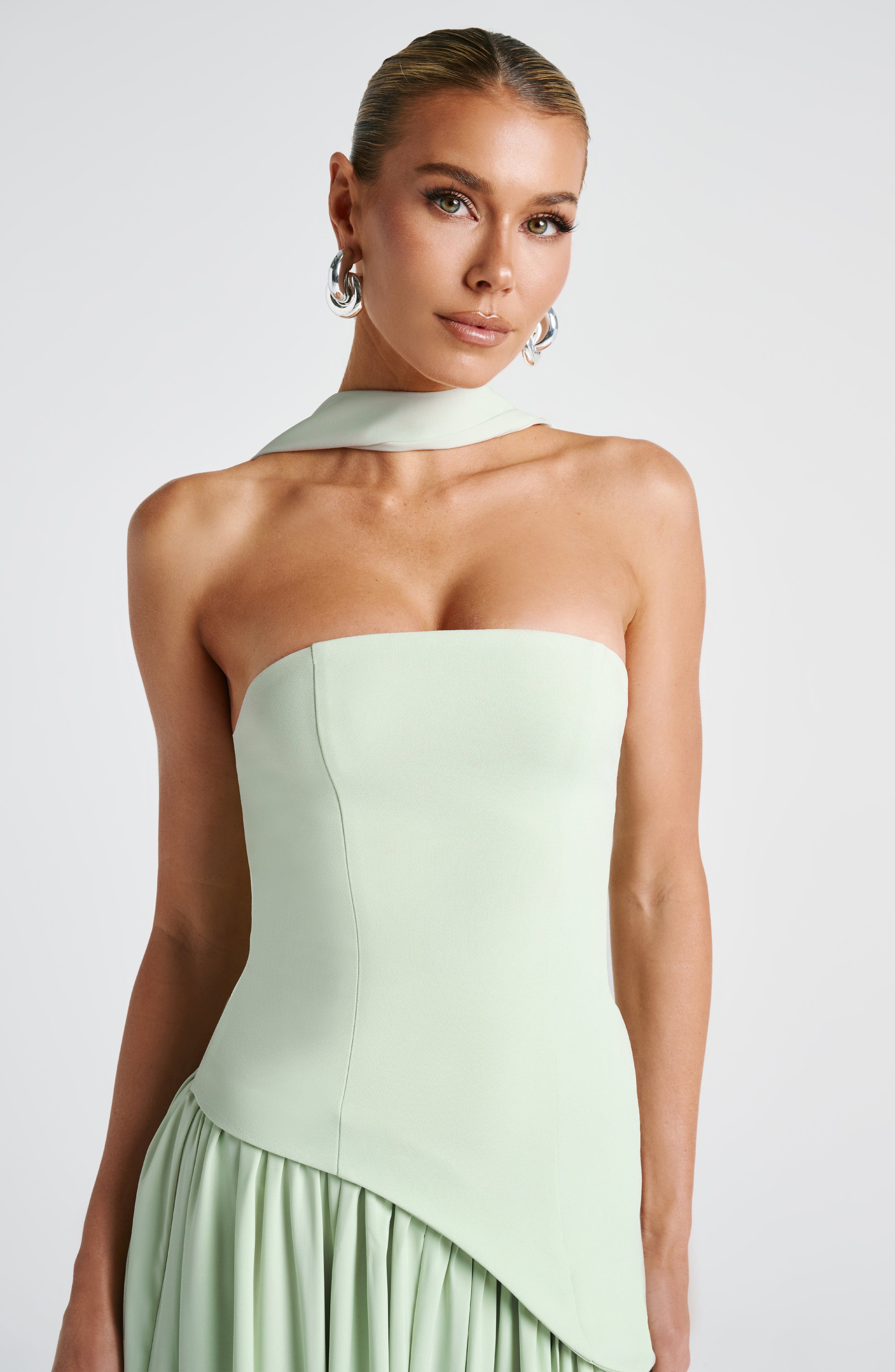 Laura | Elegantes trägerloses Maxikleid für Damen