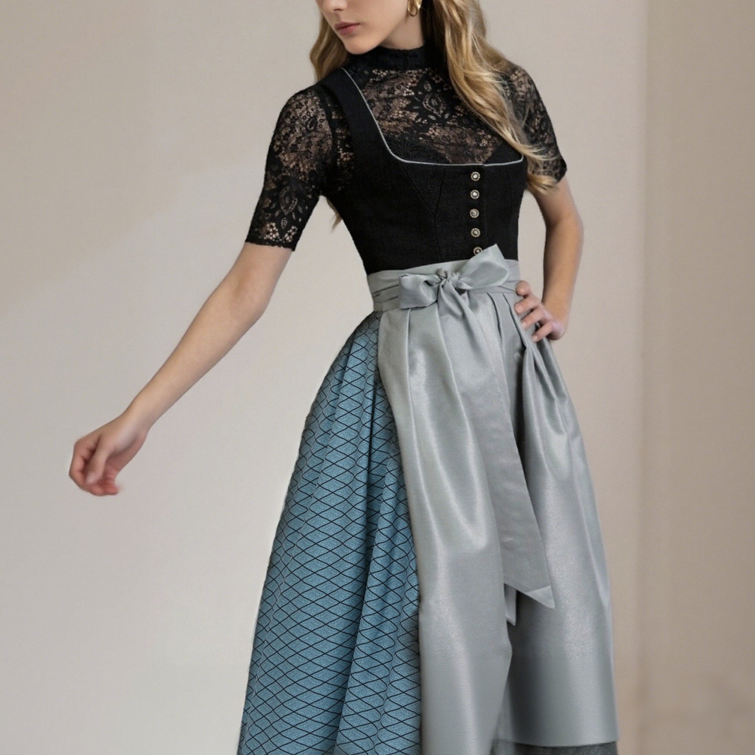 Oktoberfest Damen Dirndl Kleid in Schwarz und Silber mit Schürze