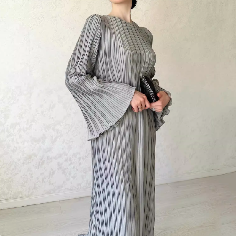 Adelheid | Zeitloses und schmeichelndes Kleid mit ausgestellten Ärmeln