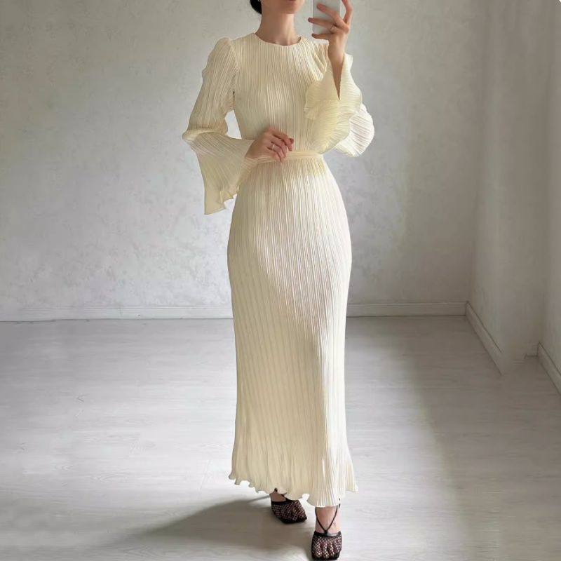 Adelheid | Zeitloses und schmeichelndes Kleid mit ausgestellten Ärmeln