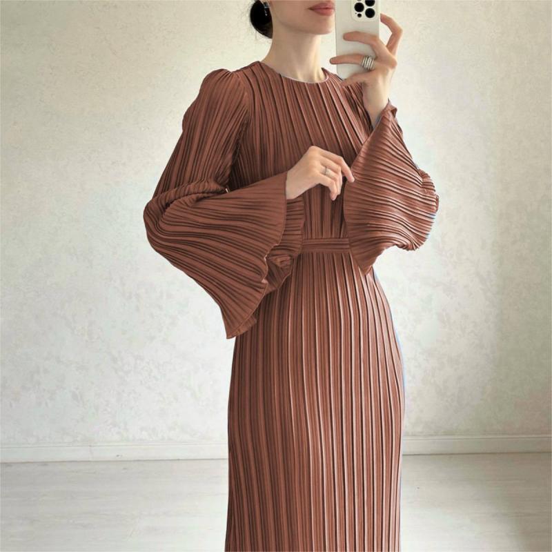 Adelheid | Zeitloses und schmeichelndes Kleid mit ausgestellten Ärmeln