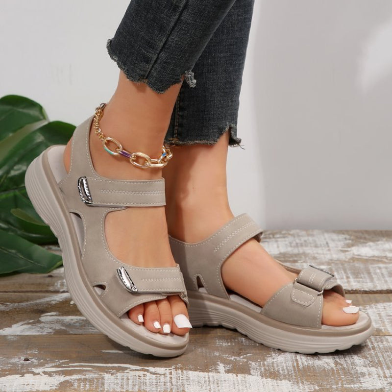 Jekinah | Bequeme Keilsandalen mit verstellbaren Klettriegeln
