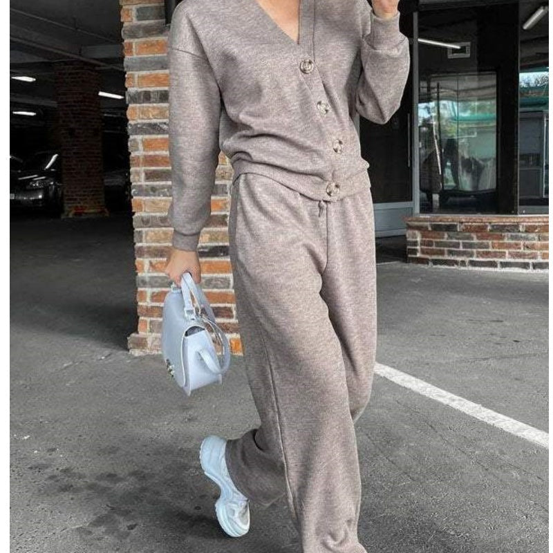 Yvone | Zweiteilig: Strickjacke mit Knopfleiste und passender Hose