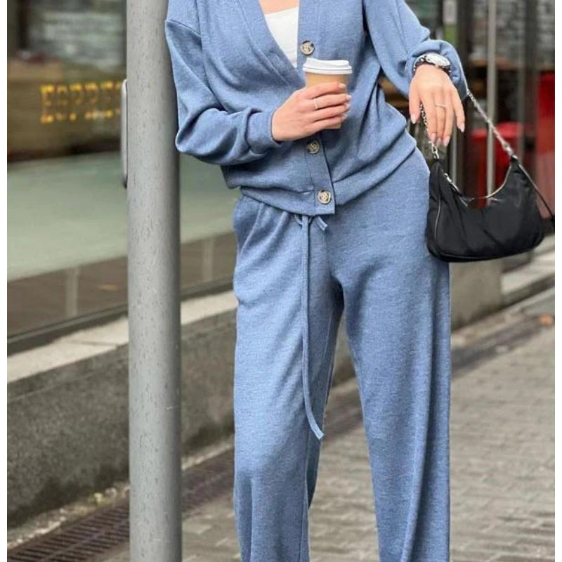 Yvone | Zweiteilig: Strickjacke mit Knopfleiste und passender Hose