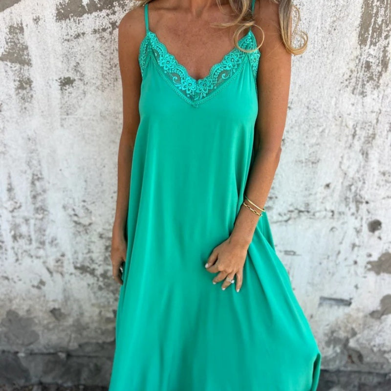 Maxene | Feminines Maxikleid mit Spaghettiträgern und zarter Spitze