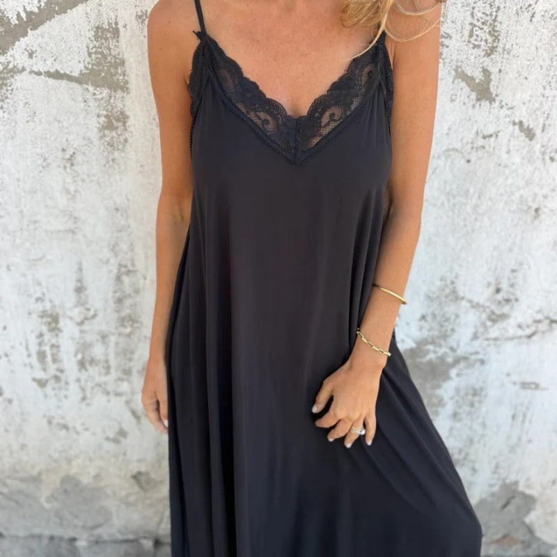 Maxene | Feminines Maxikleid mit Spaghettiträgern und zarter Spitze