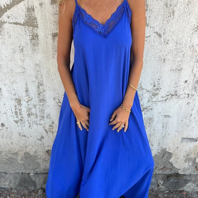 Maxene | Feminines Maxikleid mit Spaghettiträgern und zarter Spitze