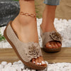 Weina | Minimalistische Keilsandalen mit floralen Details