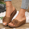 Weina | Minimalistische Keilsandalen mit floralen Details