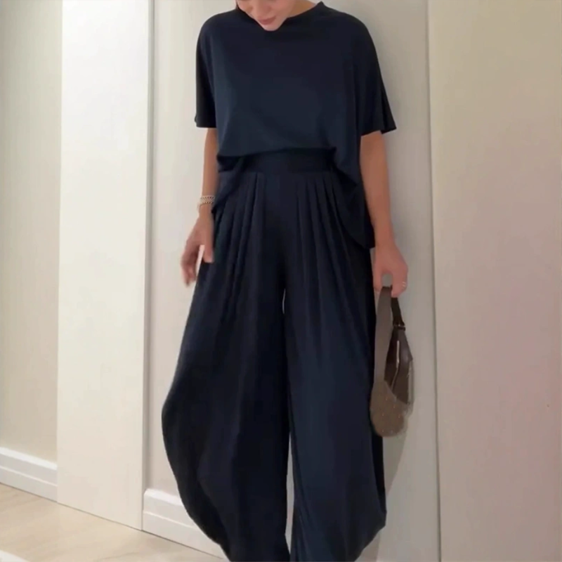 Charlotte | Damenset bestehend aus einem kurzärmeligen Oberteil und einer Hose
